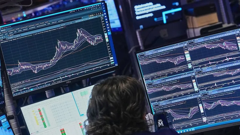 U.S. Stock Markets Mixed as Intel Shares Plunge and Gold Hits Record